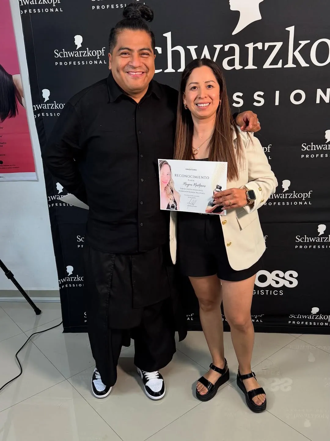 Mayra Martínez - Certificación por Schwarzkopf Professional